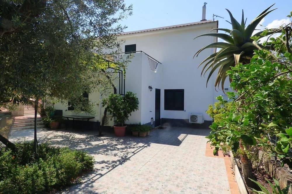 Landhaus mit Blick auf die Äolischen Inseln in Patti, Messina Provinz