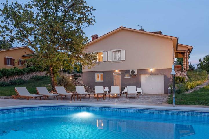 Ferienhaus für 8 Personen, mit Garten und Pool, kinderfreundlich in Labin - 2