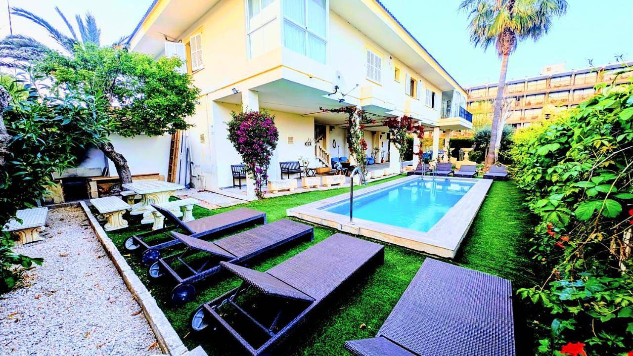 Appartement entier, Villa with Private Pool in Playa de Muro, Muro