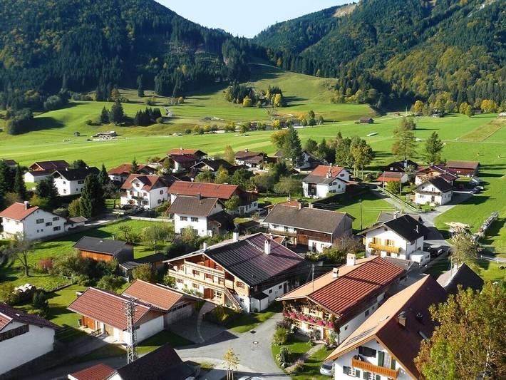 Reizende Ferienwohnung mit einem Schlafzimmer und Balkon in der Nähe des Ammers und der Skigebiete in Unterammergau, Bayerische Alpen