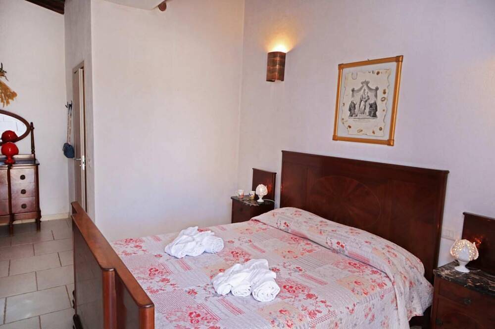 Beautiful Historic Double Room Elianna N.4 in Conversano, Bari Province