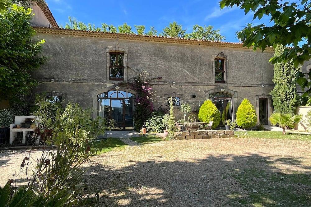 Authentic Petite Camargue farmhouse in Aimargues, Region de Nimes