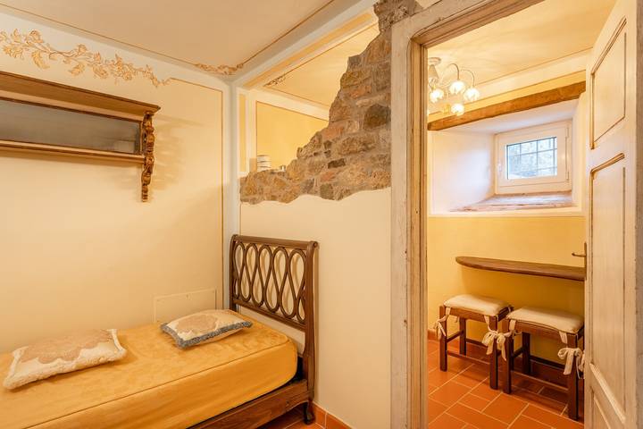 Holiday Apartment "Grillo Rosso Taverna" with Fireplace in Molazzana, Garfagnana