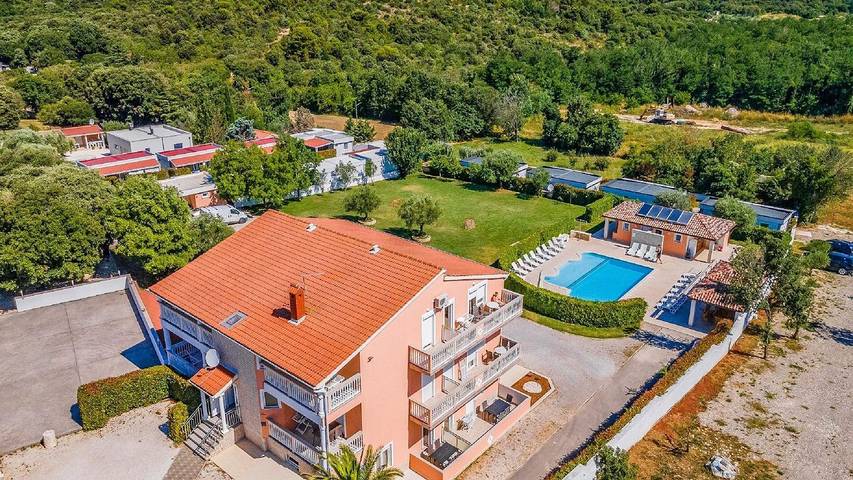 Ferienwohnung für 4 Personen, mit Pool und Garten in Banjole