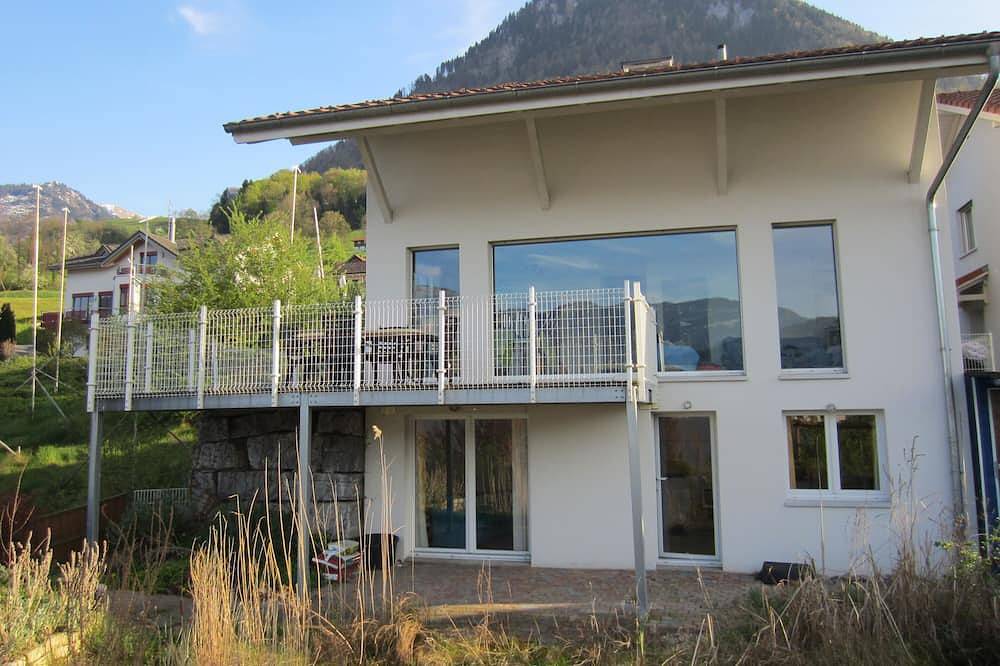 Ganze Wohnung, Einliegerwohnung in Einfamilienhaus mit herrlicher Aussicht auf See und Berge in Buochs, Vierwaldstättersee
