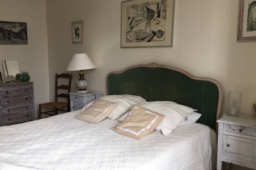 Large charming owner's house with garden, near town, port and beach in Port Tudy, Groix