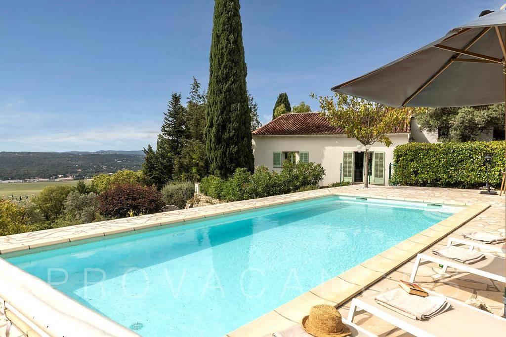 Holiday home with pool within walking distance to Fayence in Fayenza, Region de Draguignan