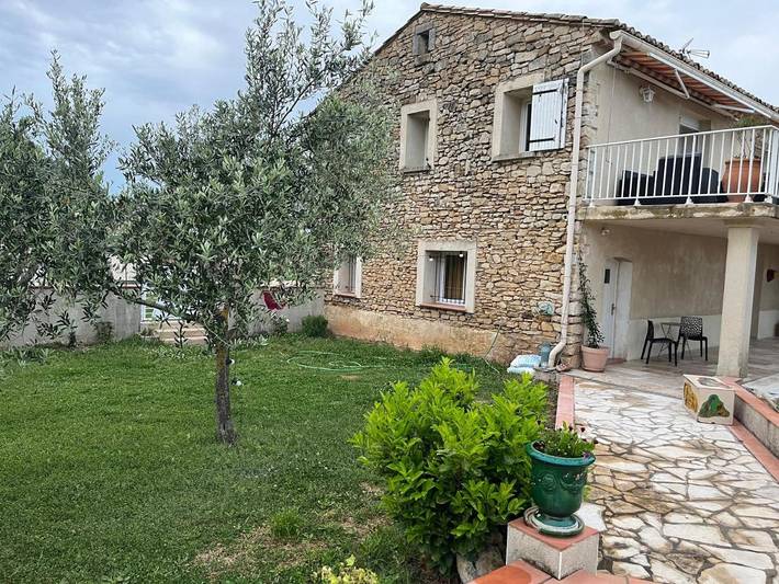 Gîte pour 2 personnes, avec terrasse à Vénéjan - 2