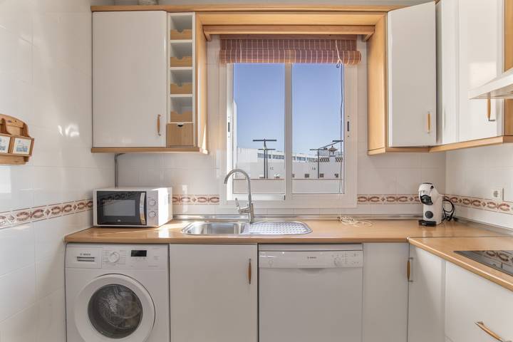 Apartamento entero, Apartamento 'Tranquilo y Bonito' con Terraza Privada, Wi-Fi y Aire Acondicionado in Conil de la Frontera, Costa de la Luz