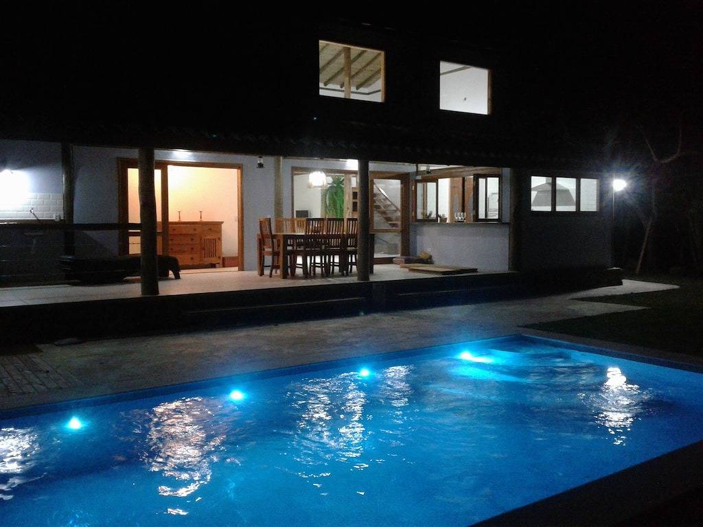 Schönes Haus in Piúva für bis zu 10 Personen 600 Meter vom Strand Ilha das Cabras entfernt. in Cambaquara, Ilhabela
