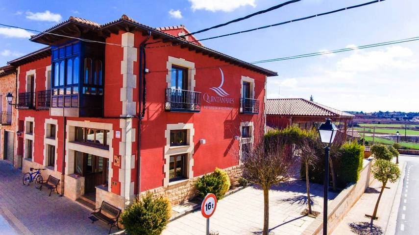 Hotel para 2 personas, con jardín además de vistas y balcón en Comarca de Soria - 2