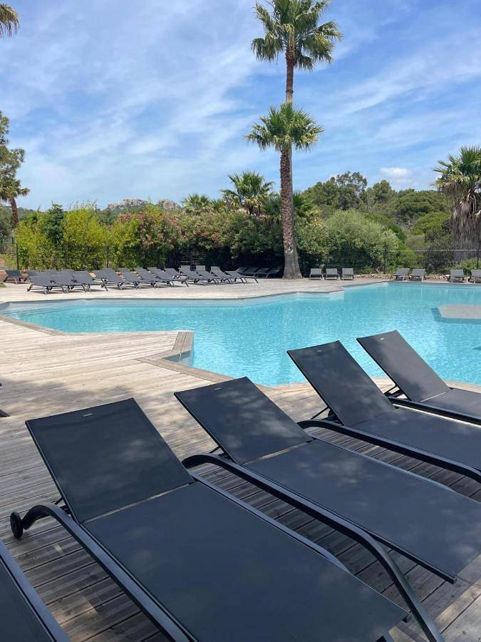 Appartement de vacances pour 4 personnes, avec Balcon et Terrasse ainsi que Piscine et Vue