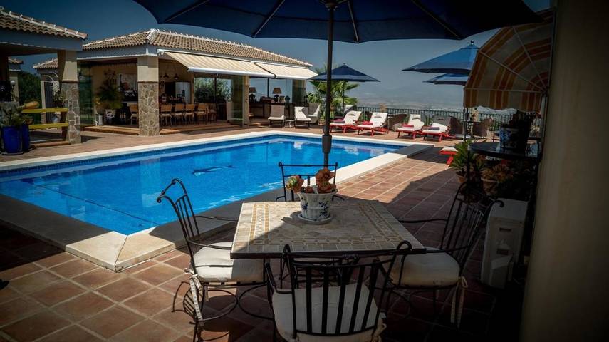 Casa rural para 3 personas, con jardín además de vistas y piscina en Valle del Guadalorce - 2