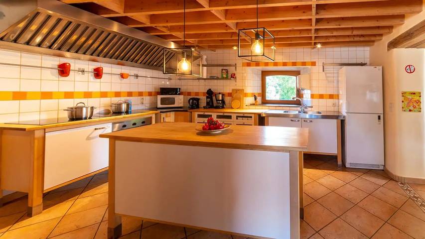 Location de vacances pour 13 personnes, avec sauna et jardin à Lierneux - 3