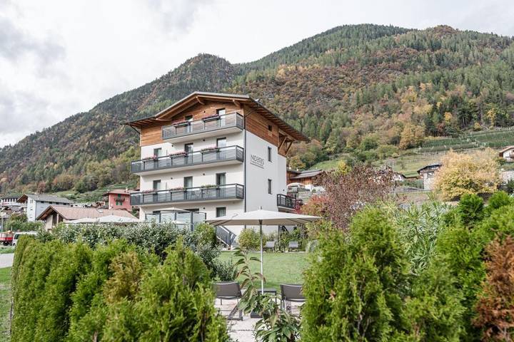 Location de vacances pour 2 personnes, avec vue ainsi que sauna et jardin, animaux acceptés à Malè - 4