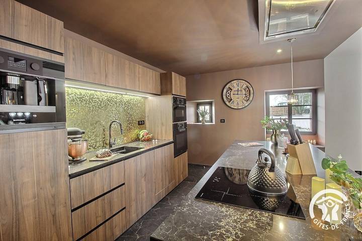 Gîte pour 6 personnes, avec terrasse et jardin à Plouguiel - 3