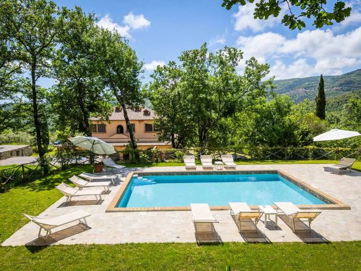 Villa für 15 Personen, mit Terrasse und Garten sowie Pool