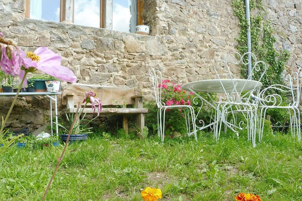 Gîte charmant dans un corps de ferme au calme in Drulhe, Aveyron