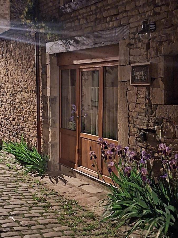 Double Room with Private Bathroom in Cluny, Région de Mâcon