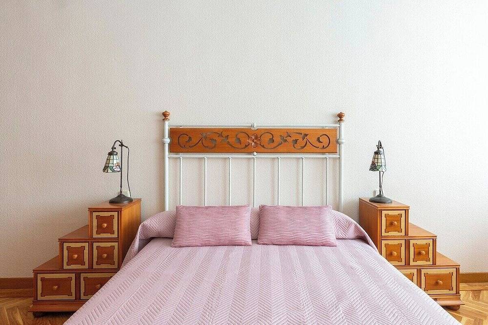 Ganze Wohnung, Vivodomo | Super spacious, 2 min. to underground in Tetuán, Madrid
