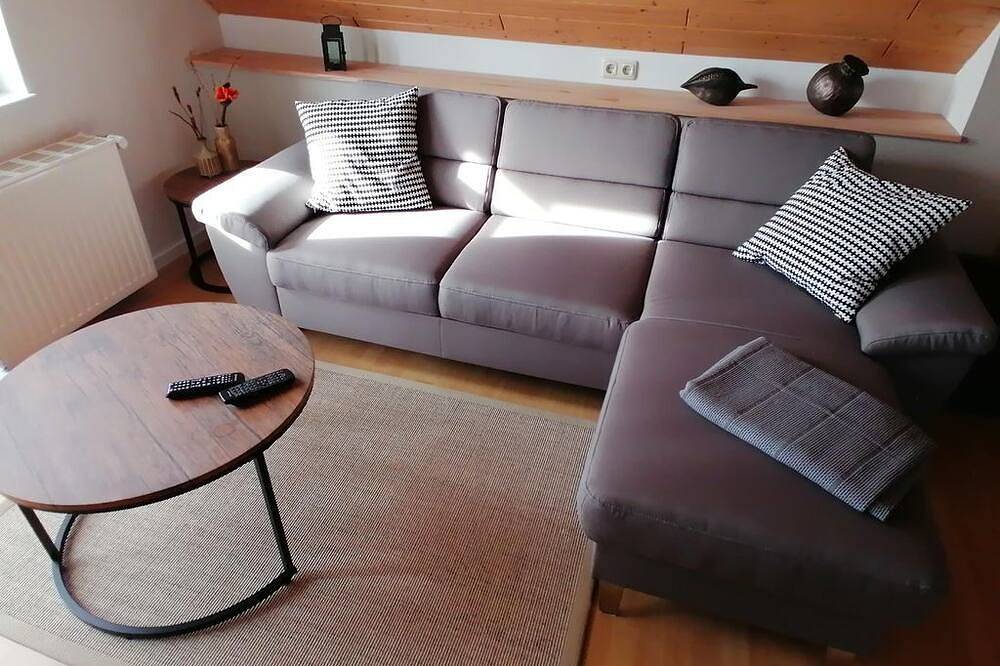 Ganze Wohnung, 2-Bett-Ferienwohnung Dachgeschoss, Balkon - Ferienwohnung Schnegger in Dreis-Brück, Vulkaneifel