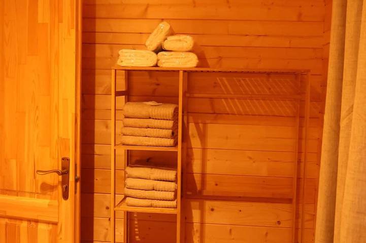 Luxury Wooden Wellness Forest House with Sauna -Amora 174 in Eindhoven, Brabant-Septentrional