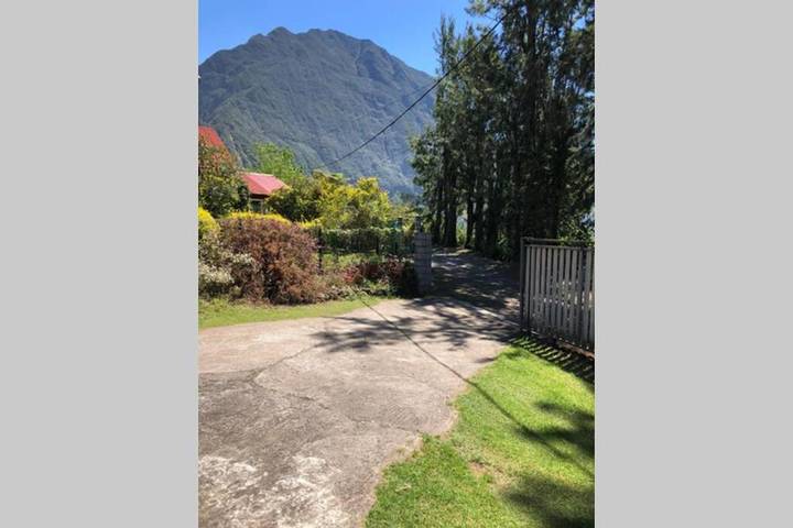 Location de vacances pour 8 personnes, avec jardin ainsi que vue et terrasse, animaux acceptés dans Grand-Îlet - 2