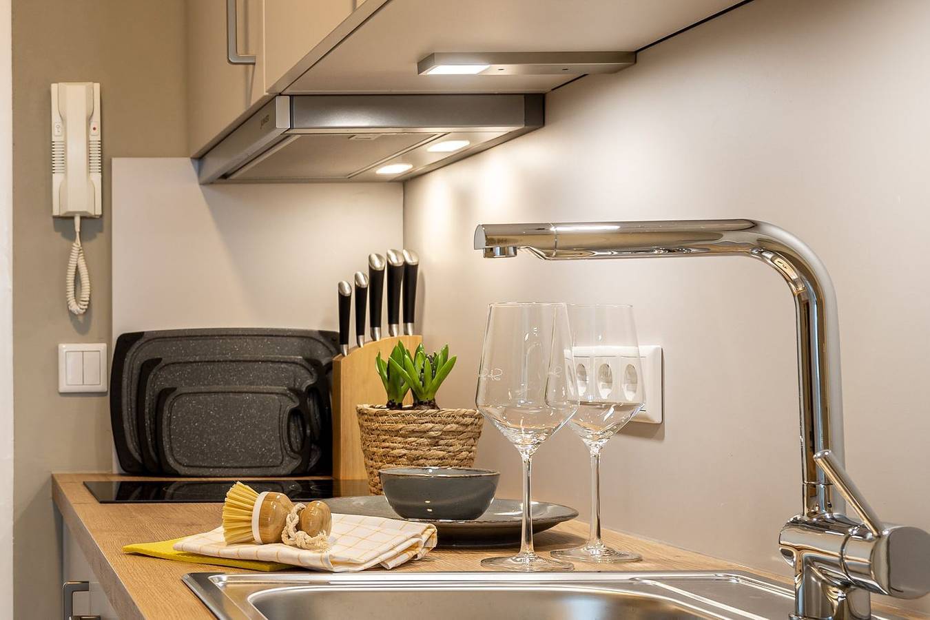 Ganze Wohnung, App. Meeresrauschen - helle, moderne Wohnung ,direkt am Meer mit gr. Balkon in Wenningstedt, Sylt