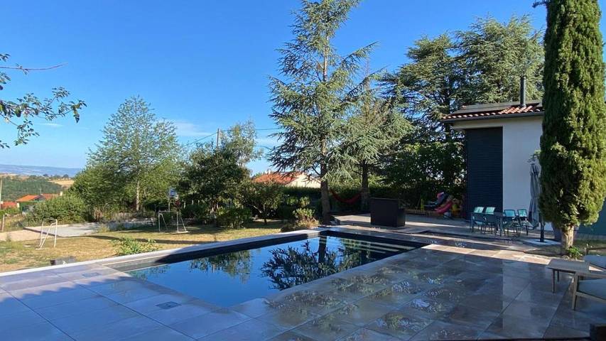 Location de vacances pour 6 personnes, avec terrasse et vue ainsi que piscine et jardin à Saint-Médard-en-Forez - 2