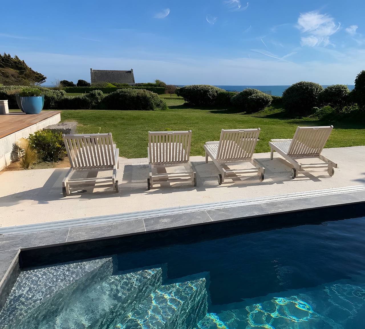 Holiday Home “Kerou Plage” – Sea View, 50 m from Beach, Private Pool in Clohars-Carnoët, Quimper region