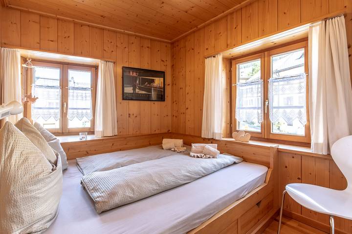 Ganze Wohnung, Chasa Tredeschin: Ferienwohnung mit Stil im Dorfkern von Sent in Sent, Unterengadin
