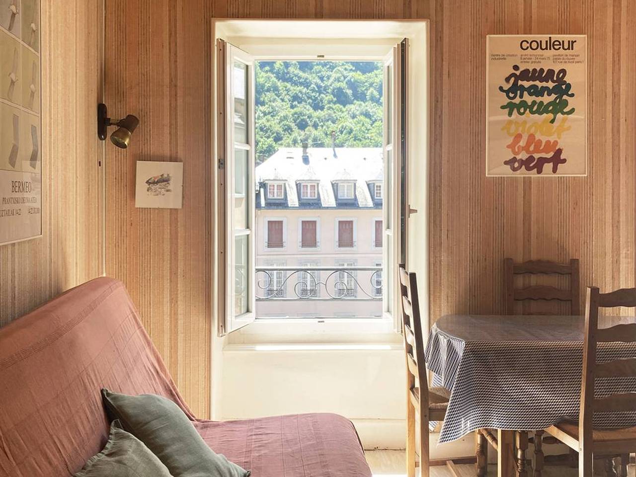 Entire studio, Cozy studio for 4 near thermal baths with Wifi in Cauterets in Cauterets, Pyrenees National Park