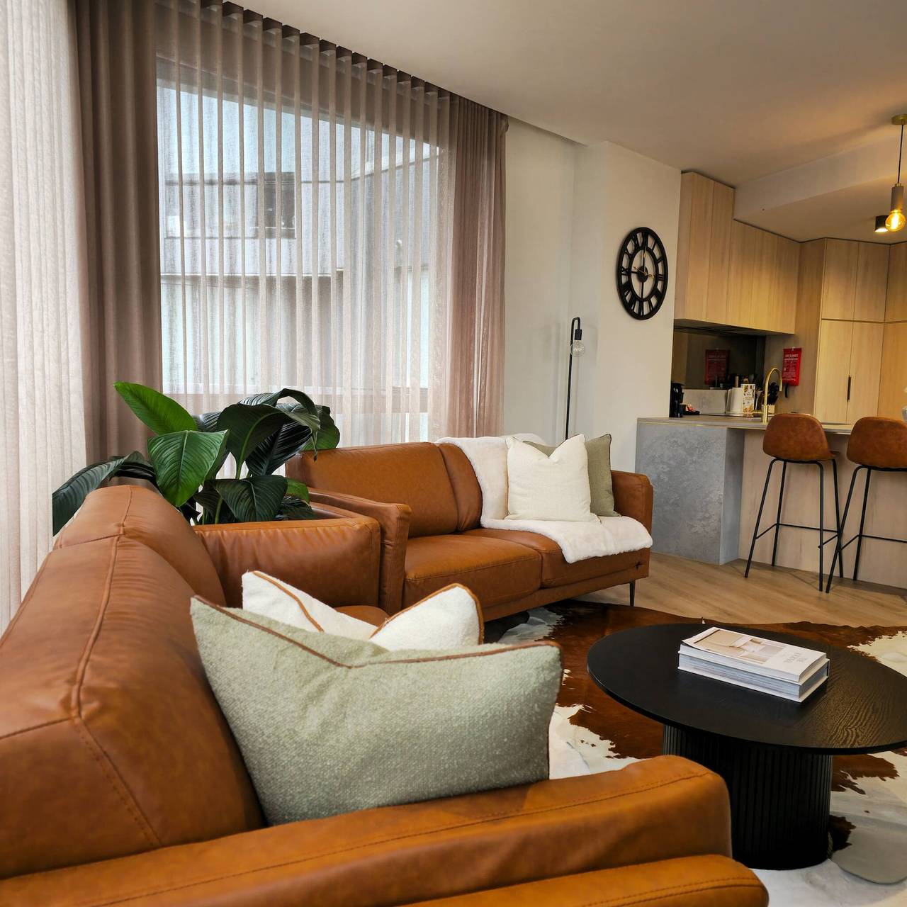 Entire apartment, Deluxe 2Br apt Excellent location cityviews & pool in Melbourne, Victoria