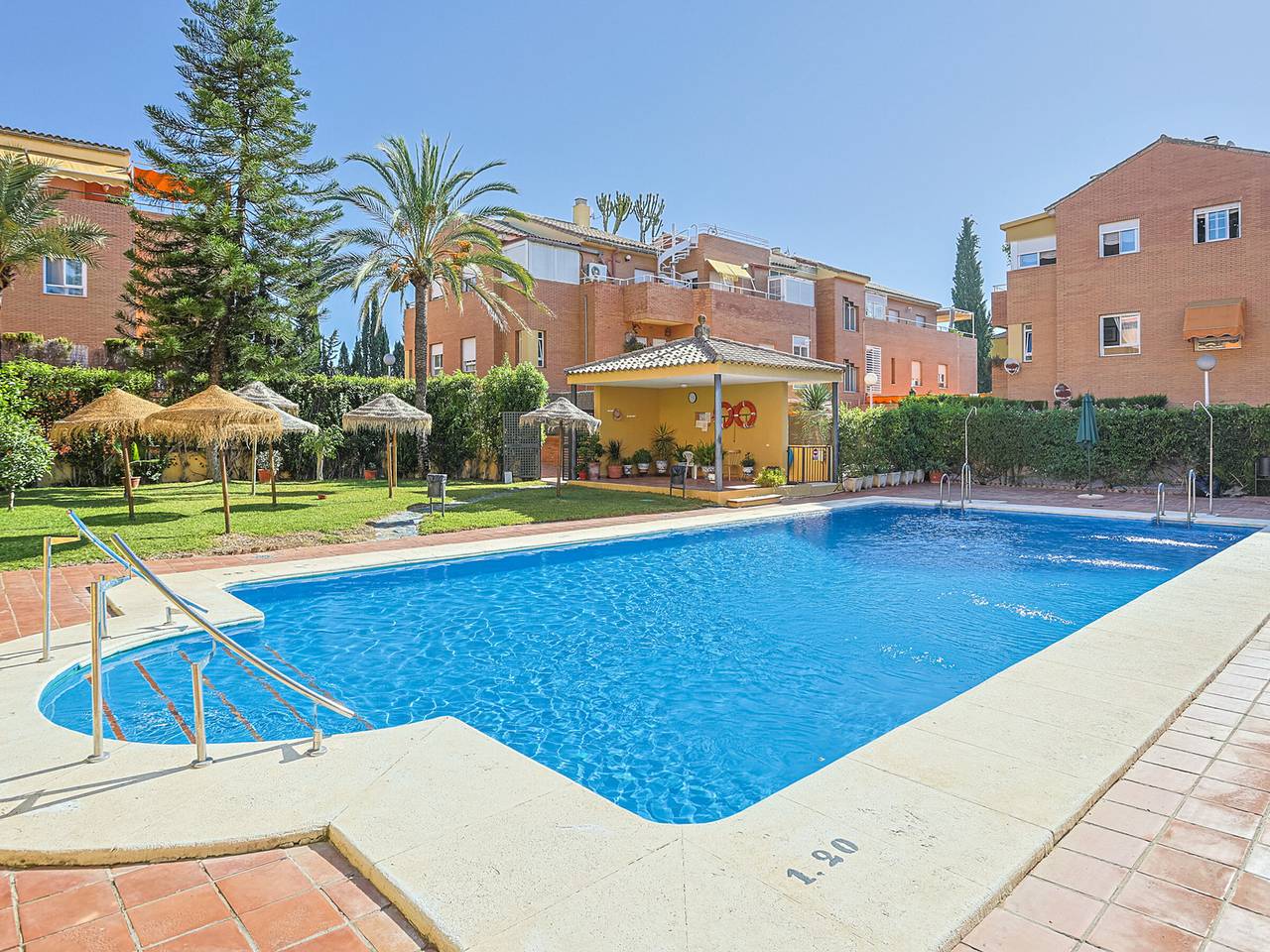Ganze Wohnung, Helles Apartment in Tomares mit Heizung und privatem Parkplatz in Tomares, Sevilla Provinz
