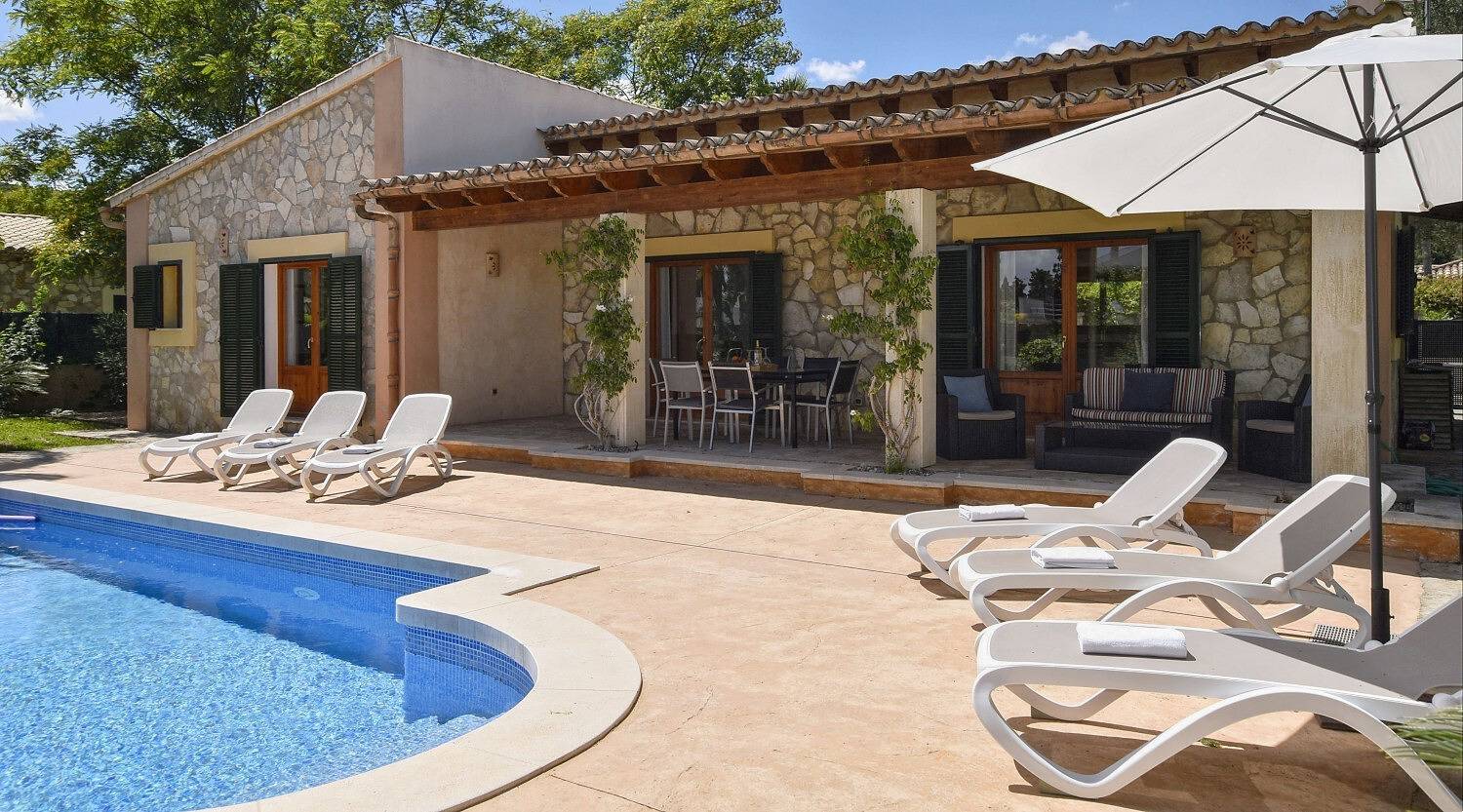 Casa de férias 'Correfoc' com piscina privada, Wi-Fi e ar condicionado in Crestatx, Sa Pobla
