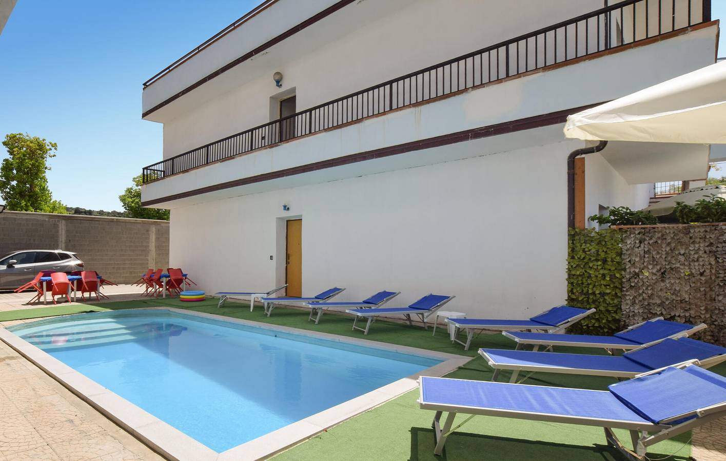 Ganze Ferienwohnung, Luxuriöses Apartment am Strand mit Pool und Parkplatz in Palmi, Reggio Calabria Provinz