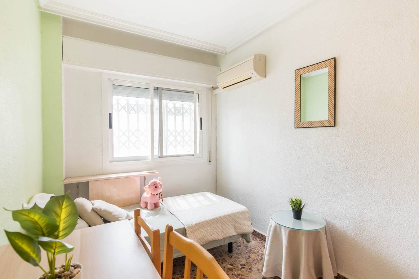 Apartamento vacacional entero, Colon Room with Balcony - 3 in Murcia , Interior de Murcia
