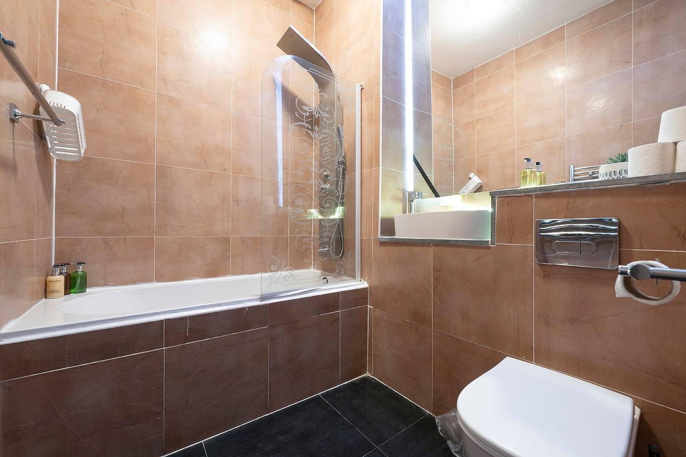 Entire apartment, Restful stay with gym access in West Midlands in Sandwell, Birmingham Area