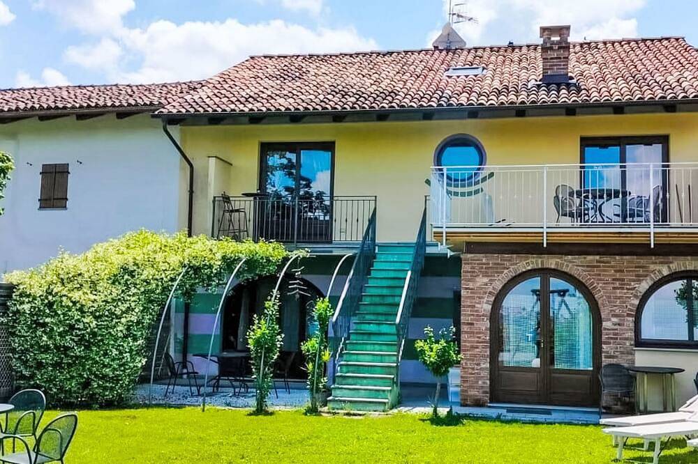 Entire apartment, Il Sole by Interhome in La Morra, Langhe