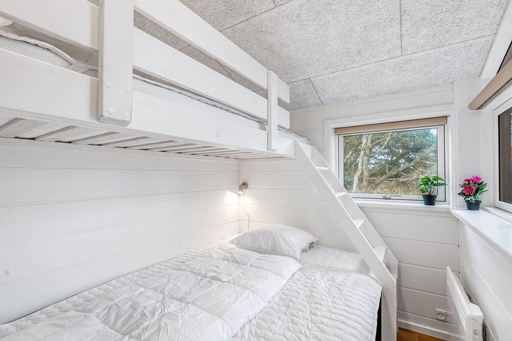 \"Elisenda\" - 625m from the sea in Skagen, Tannis Bugt