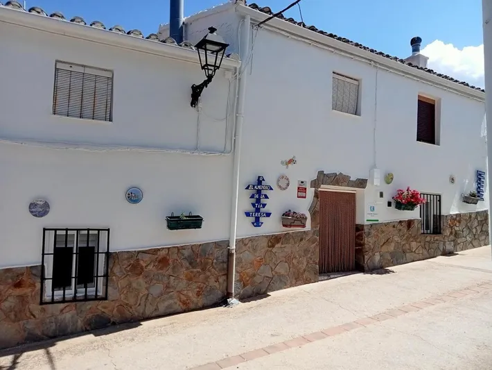 Casa de vacaciones para 4 personas, con vistas además de jardín y piscina - 1