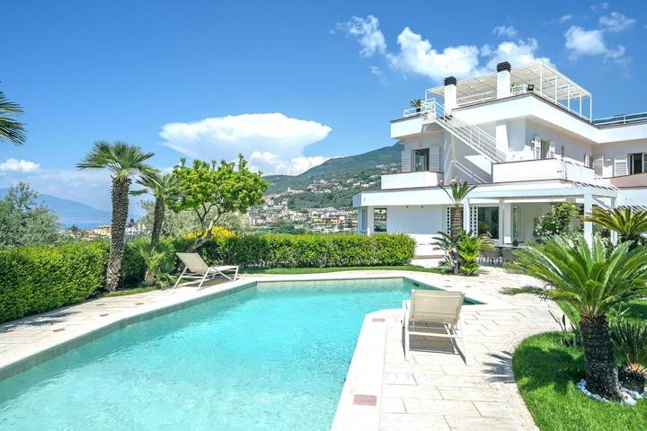 Casa vacanza per 10 persone, con Idromassaggio e Terrazza nonché Piscina a Vico Equense