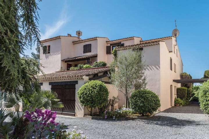 Gîte pour 4 personnes, avec Balcon ainsi que Terrasse et Vue dans Plage de la Baumette