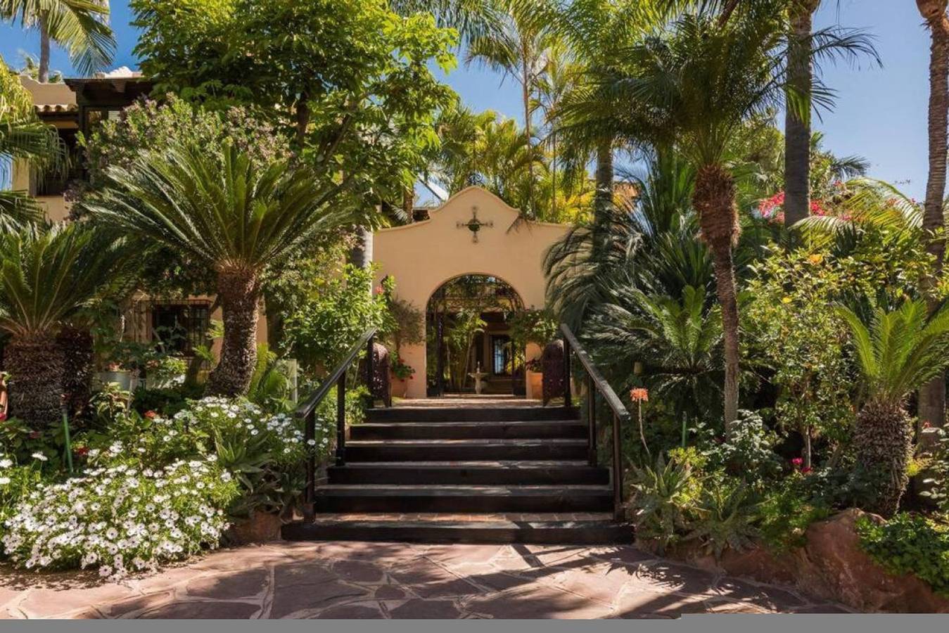 Grand Marbella Estate with tropical gardens in Marbella West, Marbella