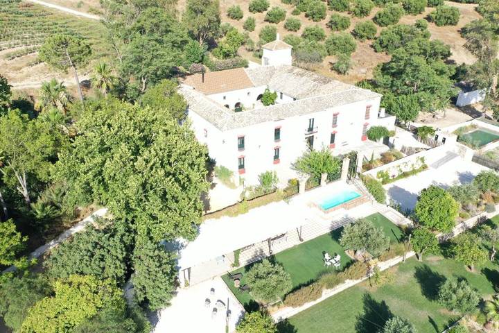 Location de vacances pour 20 personnes, avec Balcon et Terrasse ainsi que Jardin et Piscine à Montellano