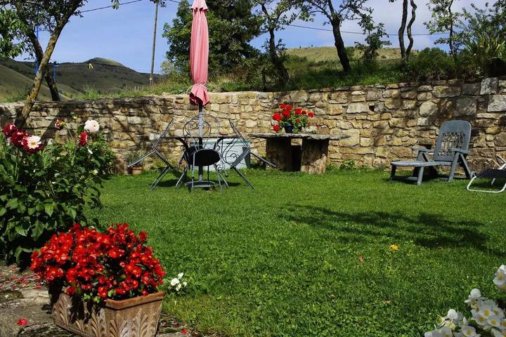 Gîte pour 3 personnes, avec piscine et jardin à Les Bondons - 3