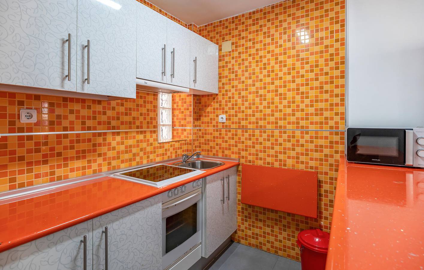 Geheel vakantieappartement, Playa de Cabria Terras Appartement met A/C & Zeezicht in Velilla-Taramay, Almuñecar