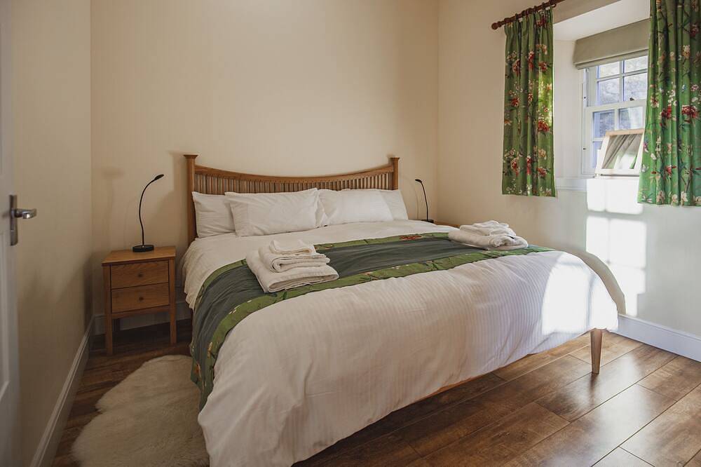 Castle Cottage - sleeps 6 guests  in 3 bedrooms in Lewis and Harris, Äußere Hebriden