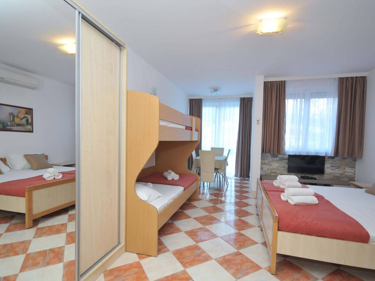 Apartamento entero, Charmante Wohnung in Centar mit französischem Balkon in Budva, Municipio de Budva