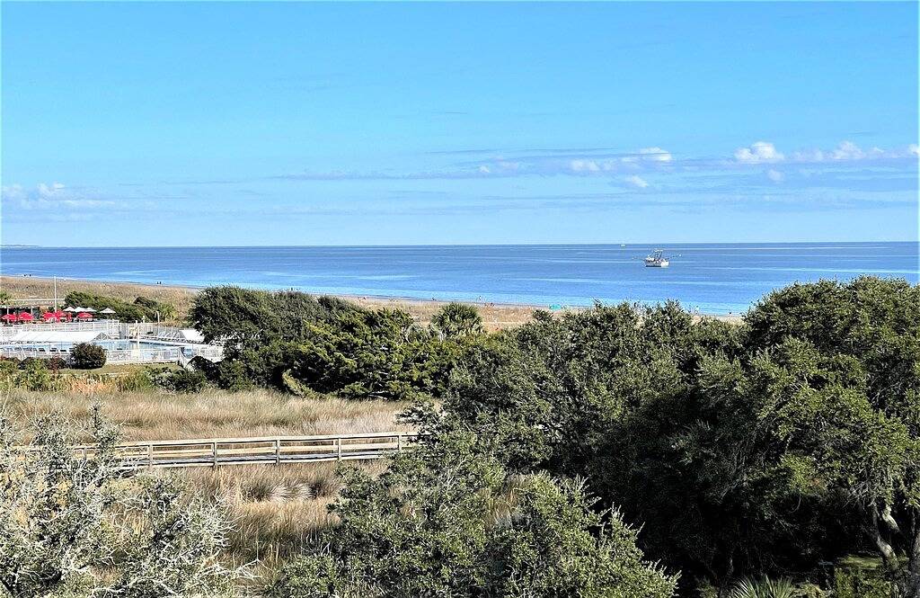 Ganze Wohnung, Admiral's Row 424 | Ocean Views, Tennis, Pickleball & Beach Access in Beaufort County